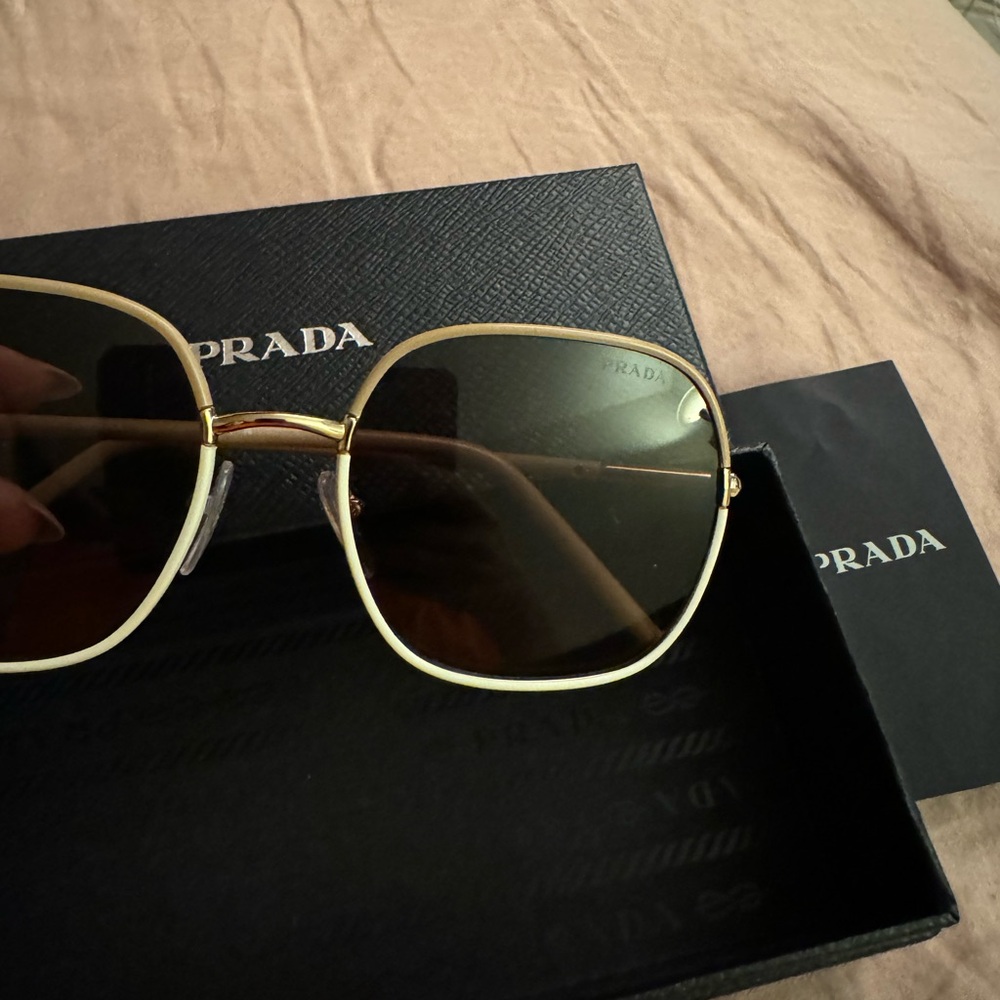 ‼️SOLD Prada Sunglasses PR 67XS - Picture 4 of 10